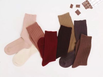 冬天的時(shí)髦造型,從一雙好看的襪子開(kāi)始