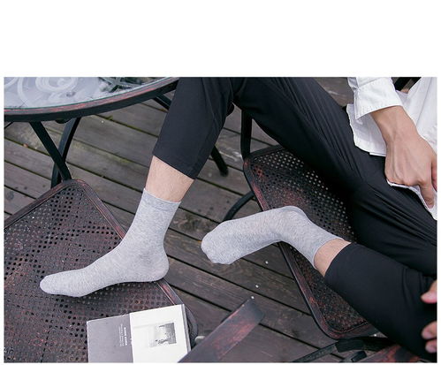 5款秋冬男士必備中筒襪 商務保暖防臭，四季百搭新風尚