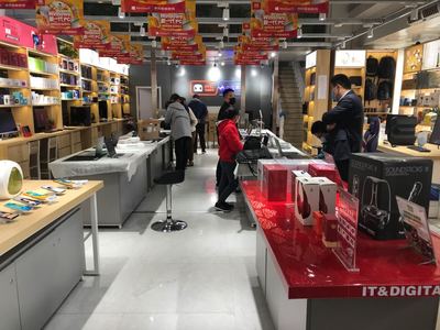 助力城市經(jīng)濟(jì)活力復(fù)蘇 全國多地京東電腦數(shù)碼專賣店恢復(fù)營業(yè)，電子產(chǎn)品銷售回暖